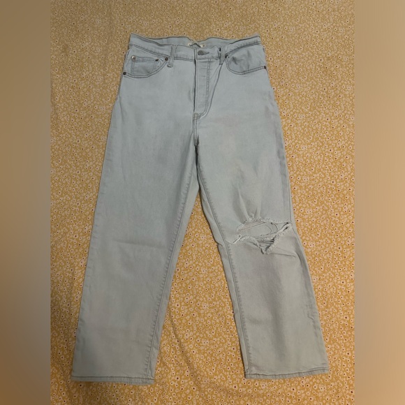 Levi’s Ribcage Straight 👖 - Picture 2 of 3